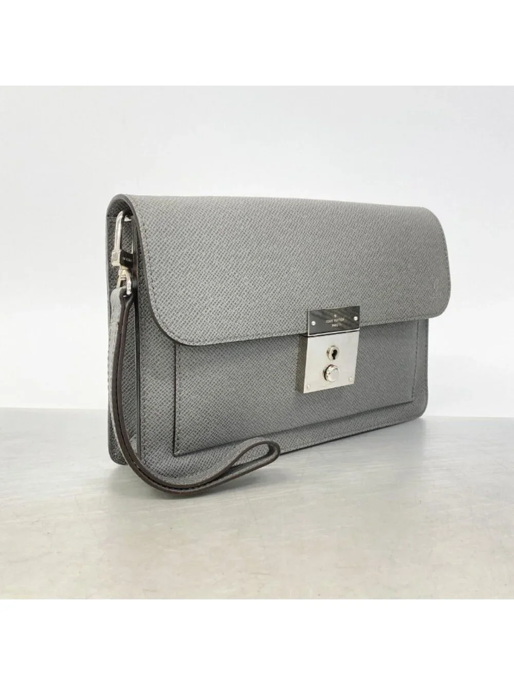 Louis Vuitton Clutch Taiga Neobellaia Glacier